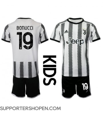 Juventus Leonardo Bonucci #19 Hemmatröja Barn 2022-23 Kortärmad (+ korta byxor)